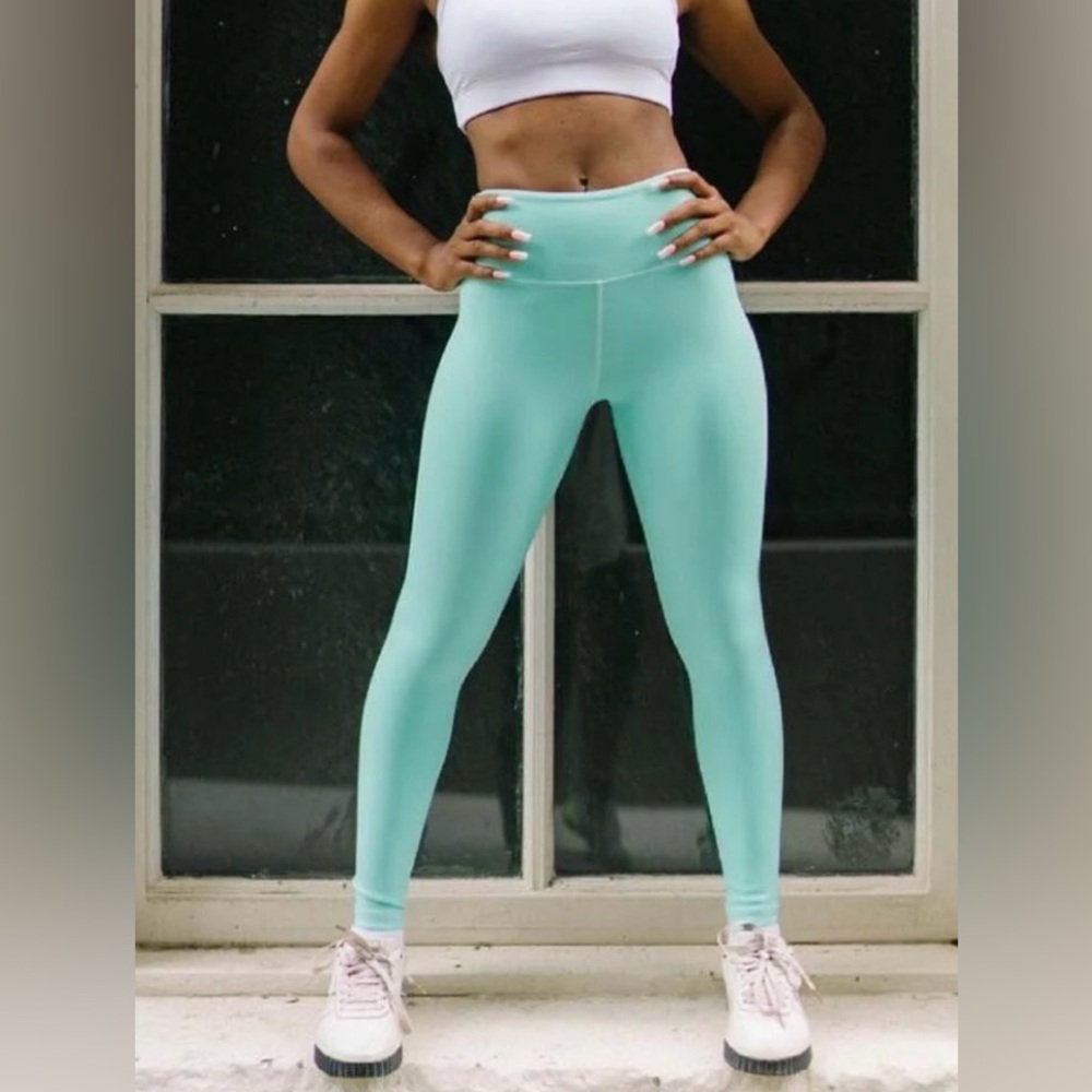 Zyia turquoise metallic light n tight leggings size 4